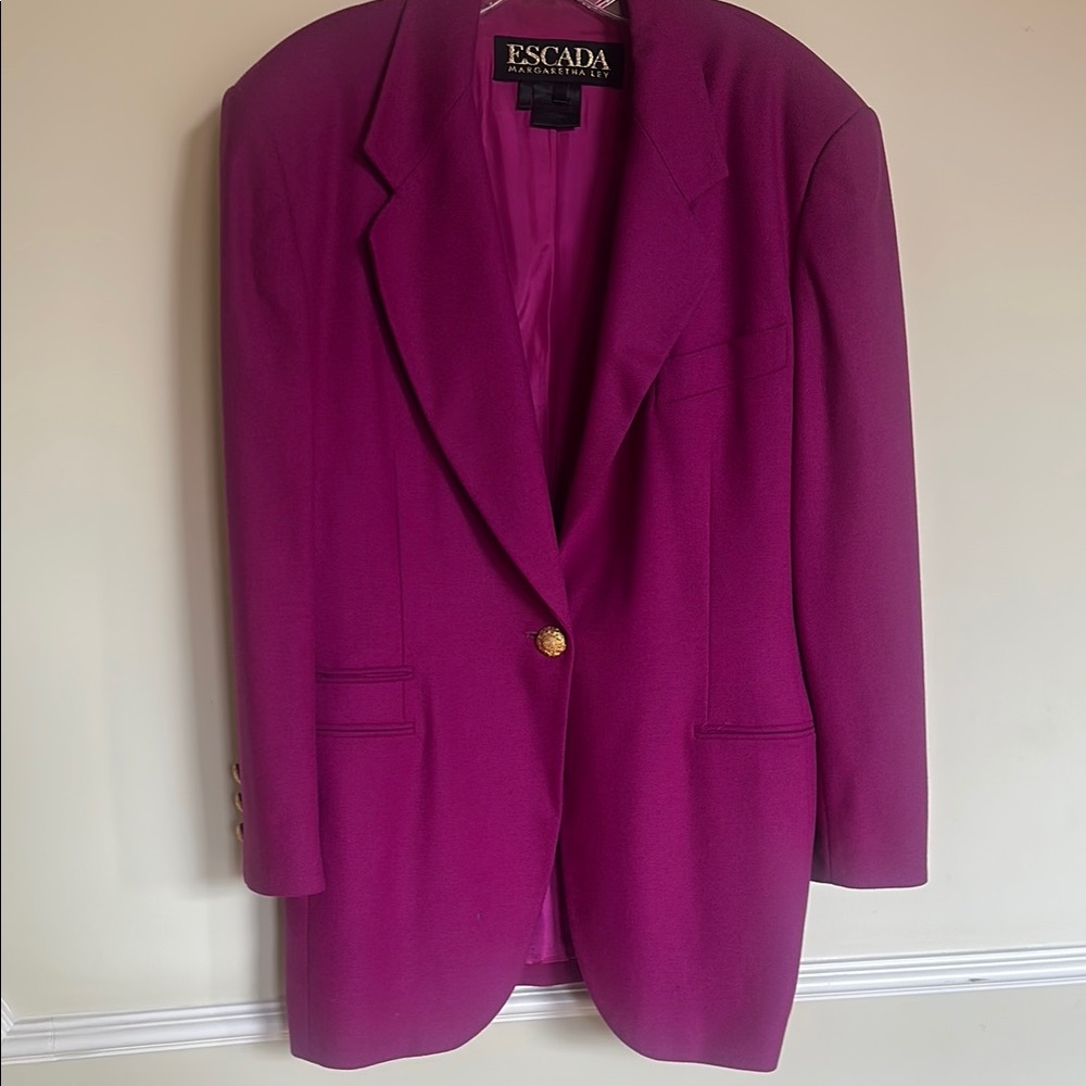 Escada Magenta Wool/Cashmere  Blazer with Gold Buttons Size 44